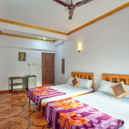 Om Sai Guest House 칼랑굿 외부 사진