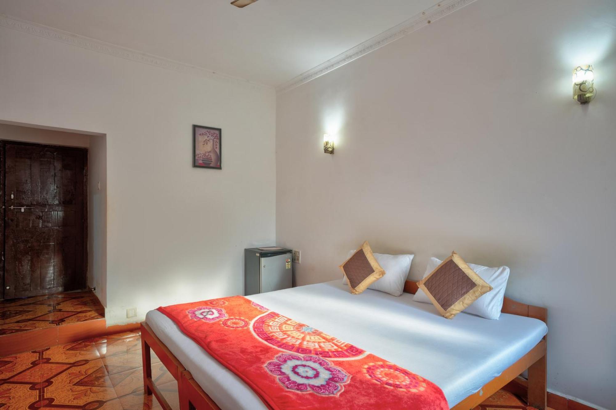 Om Sai Guest House 칼랑굿 외부 사진